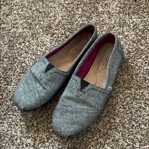 Toms slip one. Black and white with some shimmer.